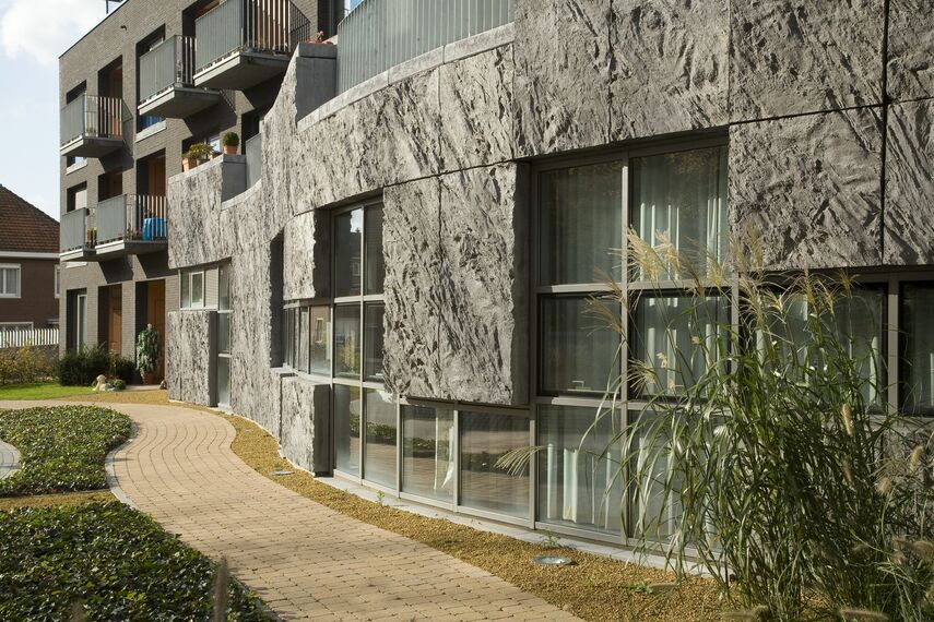 ConceptWall 50 Ściany osłonowe aluminiowe, BriseSoleil 100 Osłony przeciwsłoneczne oraz BriseSoleil 30  Osłony przeciwsłoneczne - Service flat/Rest house Ter Vlierbeke zlokalizowany w Kessel-Lo, België