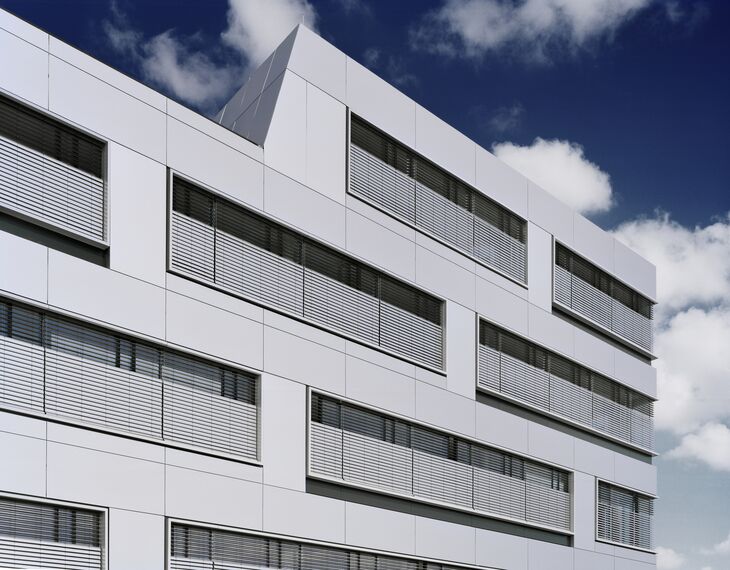 ConceptWall 50 Ściany osłonowe aluminiowe - S.Oliver Administrative Headquarters zlokalizowany w Rottendorf, Niemcy