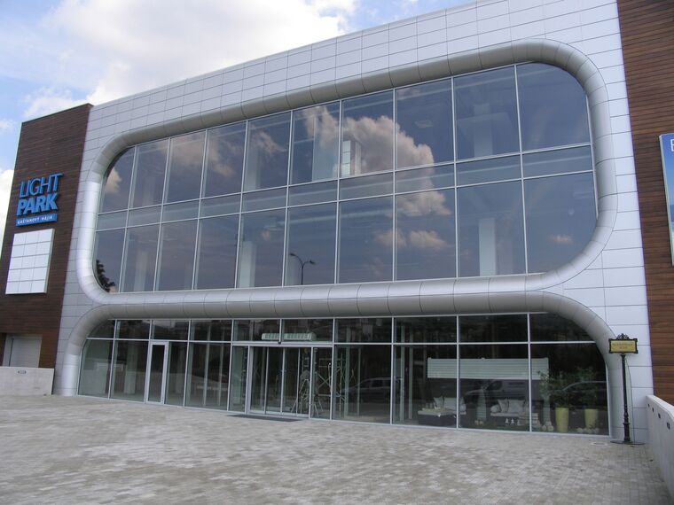 ConceptWall 50 Ściany osłonowe aluminiowe - Shopping center Light Park zlokalizowany w Bratislava, Republika Słowacka