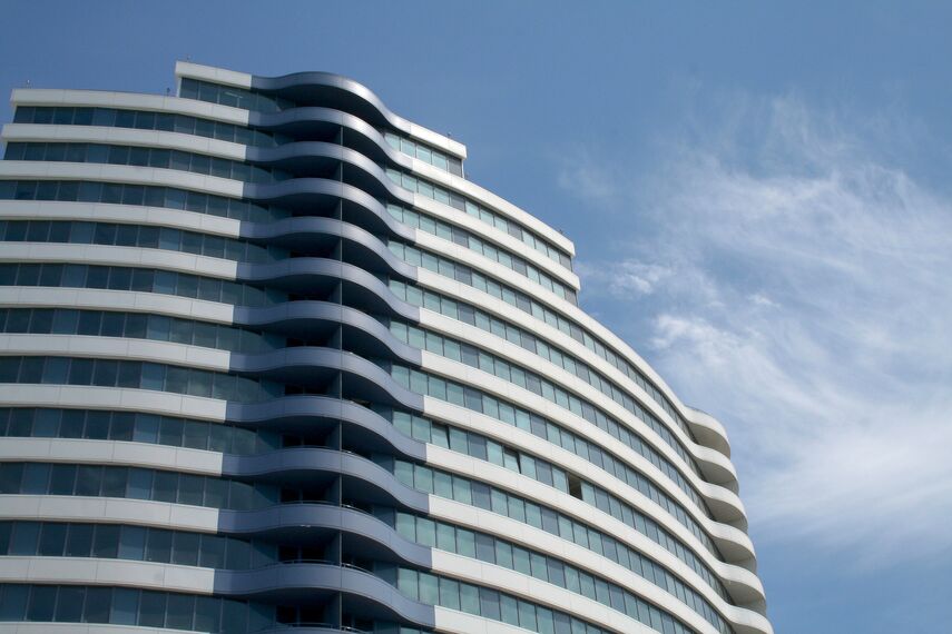 ConceptSystem 77 Drzwi aluminiowe oraz ConceptSystem 77 Okna aluminiowe - Apartmentcompleks White Sails zlokalizowany w Odessa, Ukraina