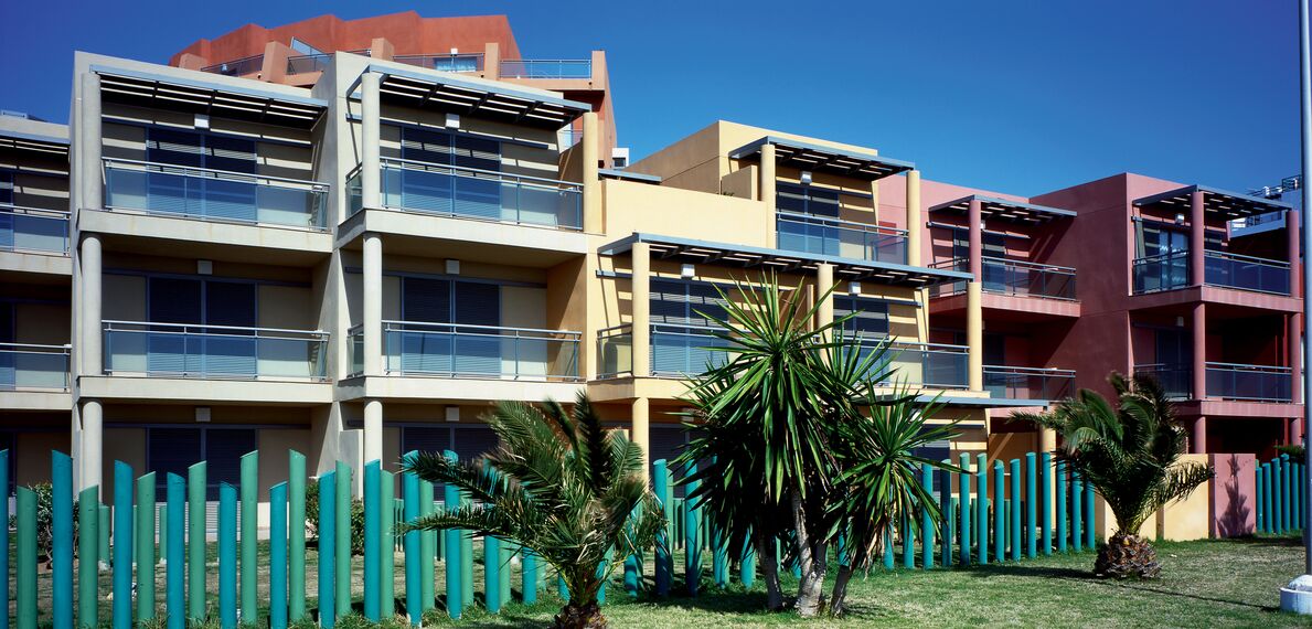 ConceptWall 50 Ściany osłonowe aluminiowe, ThermoRoof 200 Ogrody zimowe oraz RB 10 Systemy uzupełniające - Hotel Portobello zlokalizowany w Roquetas de Mar (Almeria), Hiszpania