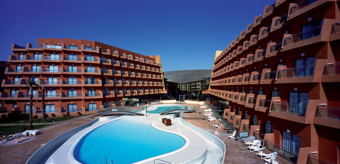 ConceptWall 50 Ściany osłonowe aluminiowe, ThermoRoof 200 Ogrody zimowe oraz RB 10 Systemy uzupełniające - Hotel Portobello zlokalizowany w Roquetas de Mar (Almeria), Hiszpania