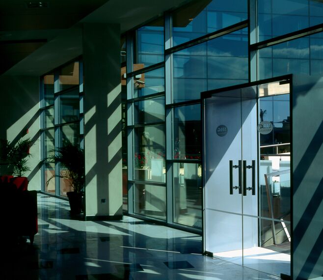 ConceptWall 50 Ściany osłonowe aluminiowe, ThermoRoof 200 Ogrody zimowe oraz RB 10 Systemy uzupełniające - Hotel Portobello zlokalizowany w Roquetas de Mar (Almeria), Hiszpania