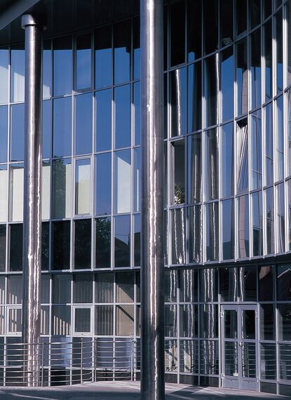 ConceptWall 50 Ściany osłonowe aluminiowe oraz ConceptWall 60 Ściany osłonowe aluminiowe - VSE-RZ electricity company zlokalizowany w Prešov, Republika Słowacka