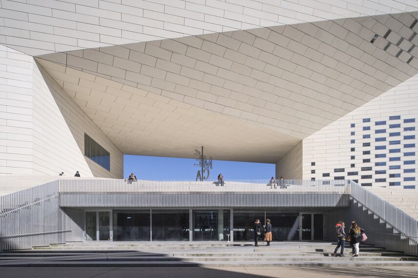 ConceptDoor 45Pa Drzwi aluminiowe, ConceptWall 86 Ściany osłonowe aluminiowe, ConceptPatio 130 Drzwi przesuwne aluminiowe oraz ConceptWall 50 Ściany osłonowe aluminiowe - Entertainment LA MÉCA zlokalizowany w Bordeaux, Francja