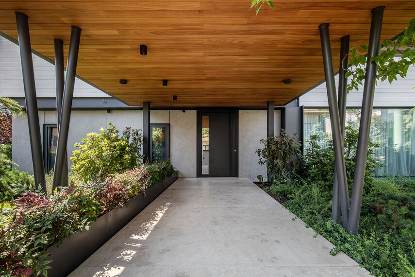 CW 50-SC Ściany osłonowe aluminiowe oraz MasterLine 8 HI+ Okna aluminiowe - M House zlokalizowany w Voluntari, Rumunia