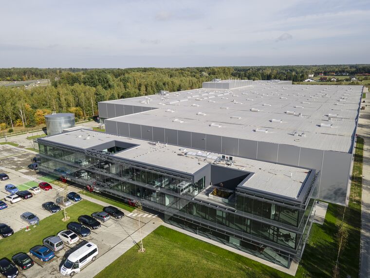 ConceptWall 60 Ściany osłonowe aluminiowe, ConceptWall 50 Ściany osłonowe aluminiowe, Paralline  Okładzina elewacyjna, ConceptSystem 59Pa Okna aluminiowe, HiFinity Drzwi tarasowe aluminiowe, Fixscreen Minimal Osłony przeciwsłoneczne, MasterPatio Drzwi tarasowe aluminiowe, CW 50-HI Ściany osłonowe aluminiowe, CW 60-HI Ściany osłonowe aluminiowe, MasterLine 8 HI Okna aluminiowe, CW 50-FP Ściany osłonowe aluminiowe, MasterLine 8-HI Drzwi aluminiowe, MasterLine 8 Pivot Door Drzwi aluminiowe oraz CS 77 Fire Proo