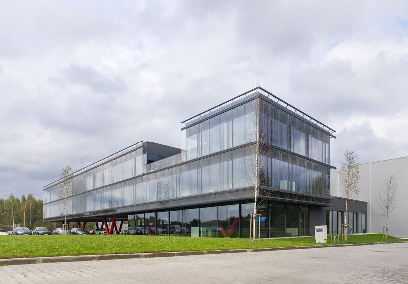 ConceptWall 60 Ściany osłonowe aluminiowe, ConceptWall 50 Ściany osłonowe aluminiowe, Paralline  Okładzina elewacyjna, ConceptSystem 59Pa Okna aluminiowe, HiFinity Drzwi tarasowe aluminiowe, Fixscreen Minimal Osłony przeciwsłoneczne, MasterPatio Drzwi tarasowe aluminiowe, CW 50-HI Ściany osłonowe aluminiowe, CW 60-HI Ściany osłonowe aluminiowe, MasterLine 8 HI Okna aluminiowe, CW 50-FP Ściany osłonowe aluminiowe, MasterLine 8-HI Drzwi aluminiowe, MasterLine 8 Pivot Door Drzwi aluminiowe oraz CS 77 Fire Proo