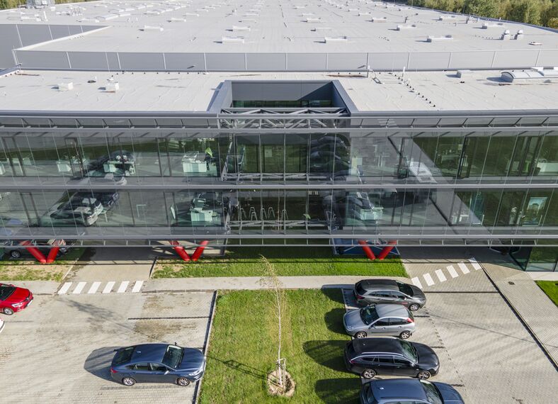 ConceptWall 60 Ściany osłonowe aluminiowe, ConceptWall 50 Ściany osłonowe aluminiowe, Paralline  Okładzina elewacyjna, ConceptSystem 59Pa Okna aluminiowe, HiFinity Drzwi tarasowe aluminiowe, Fixscreen Minimal Osłony przeciwsłoneczne, MasterPatio Drzwi tarasowe aluminiowe, CW 50-HI Ściany osłonowe aluminiowe, CW 60-HI Ściany osłonowe aluminiowe, MasterLine 8 HI Okna aluminiowe, CW 50-FP Ściany osłonowe aluminiowe, MasterLine 8-HI Drzwi aluminiowe, MasterLine 8 Pivot Door Drzwi aluminiowe oraz CS 77 Fire Proo