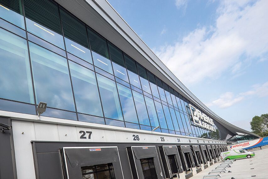 ConceptFolding 77 Drzwi tarasowe aluminiowe oraz ConceptWall 50 Ściany osłonowe aluminiowe - DC New Logic III zlokalizowany w Tilburg, Holandia