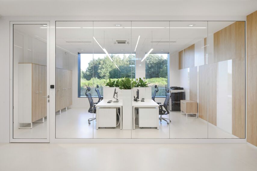 ConceptSystem 59Pa Okna aluminiowe oraz CW 50-HI Ściany osłonowe aluminiowe - Siedziba Pivexin Technology zlokalizowany w Babice, Polska