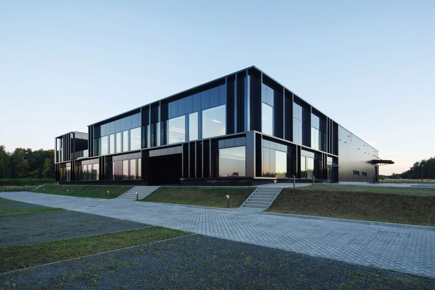 ConceptSystem 59Pa Okna aluminiowe oraz CW 50-HI Ściany osłonowe aluminiowe - Siedziba Pivexin Technology zlokalizowany w Babice, Polska