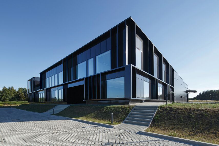 ConceptSystem 59Pa Okna aluminiowe oraz CW 50-HI Ściany osłonowe aluminiowe - Siedziba Pivexin Technology zlokalizowany w Babice, Polska