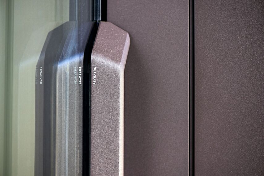 HiFinity Drzwi przesuwne aluminiowe - House Villa Hi-Finity Bergamo zlokalizowany w Bergamo, Włochy