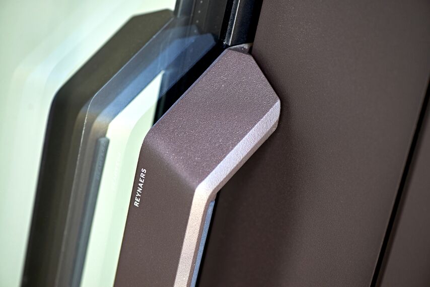 HiFinity Drzwi przesuwne aluminiowe - House Villa Hi-Finity Bergamo zlokalizowany w Bergamo, Włochy