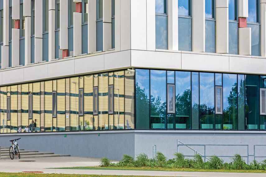 ConceptWall 50 Ściany osłonowe aluminiowe oraz CW 50-FP Ściany osłonowe aluminiowe - Centrum Nauk Przyrodniczych Uniwersytetu Wileńskiego zlokalizowany w Vilnius, Litwa