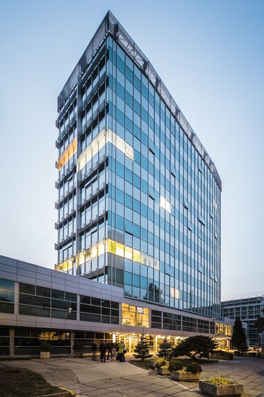 ConceptWall 50 Ściany osłonowe aluminiowe oraz ConceptSystem 77 Okna aluminiowe - College/University Budynek C7 Politechniki Wrocławskiej zlokalizowany w Wrocław, Polska