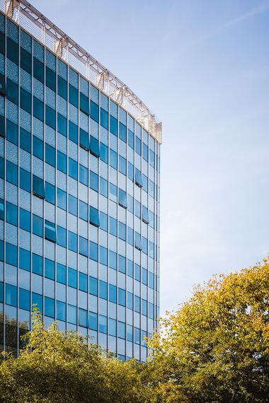 ConceptWall 50 Ściany osłonowe aluminiowe oraz ConceptSystem 77 Okna aluminiowe - College/University Budynek C7 Politechniki Wrocławskiej zlokalizowany w Wrocław, Polska
