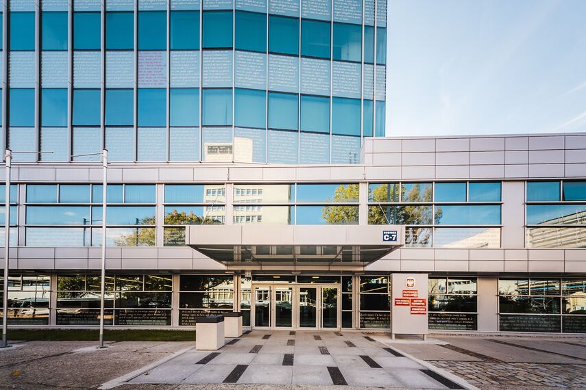 ConceptWall 50 Ściany osłonowe aluminiowe oraz ConceptSystem 77 Okna aluminiowe - College/University Budynek C7 Politechniki Wrocławskiej zlokalizowany w Wrocław, Polska