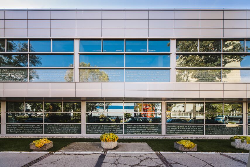 ConceptWall 50 Ściany osłonowe aluminiowe oraz ConceptSystem 77 Okna aluminiowe - College/University Budynek C7 Politechniki Wrocławskiej zlokalizowany w Wrocław, Polska