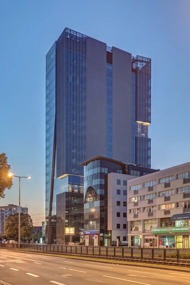 CS 86-HI (c) Systemy anulowane, CW 50-HI Ściany osłonowe aluminiowe oraz CW 50-FP Ściany osłonowe aluminiowe - Office building Office building Neptun zlokalizowany w Gdańsk, Polska