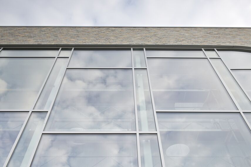 BriseSoleil 100 Osłony przeciwsłoneczne, CS 104 (c) Systemy anulowane oraz CW 50-HI Ściany osłonowe aluminiowe - Office building Det Faglige Hus zlokalizowany wDania