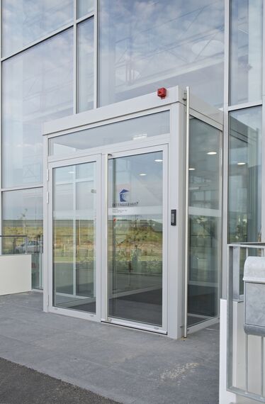 BriseSoleil 100 Osłony przeciwsłoneczne, CS 104 (c) Systemy anulowane oraz CW 50-HI Ściany osłonowe aluminiowe - Office building Det Faglige Hus zlokalizowany wDania