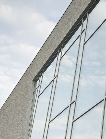 BriseSoleil 100 Osłony przeciwsłoneczne, CS 104 (c) Systemy anulowane oraz CW 50-HI Ściany osłonowe aluminiowe - Office building Det Faglige Hus zlokalizowany wDania
