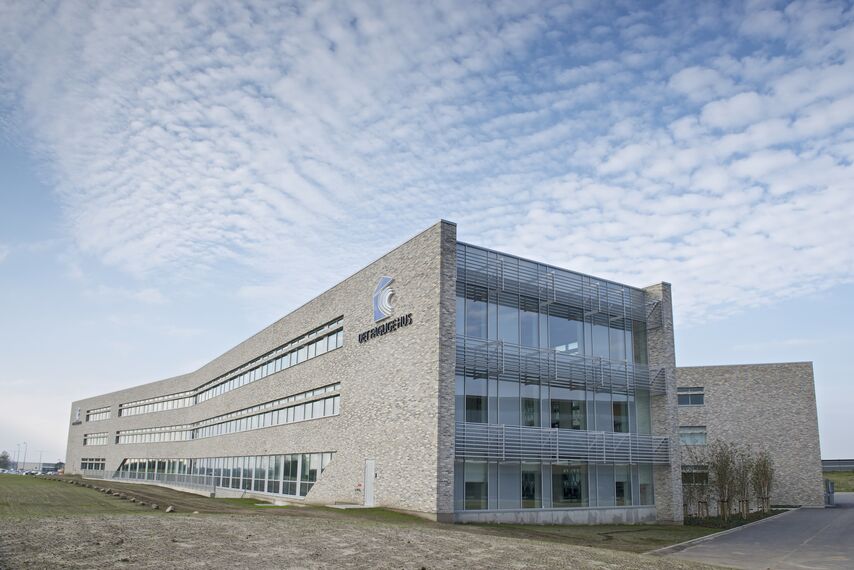 BriseSoleil 100 Osłony przeciwsłoneczne, CS 104 (c) Systemy anulowane oraz CW 50-HI Ściany osłonowe aluminiowe - Office building Det Faglige Hus zlokalizowany wDania
