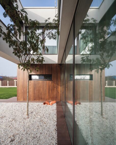BriseSoleil 40 Osłony przeciwsłoneczne oraz CS 86-HI (c) Systemy anulowane - Private house K zlokalizowany wRumunia