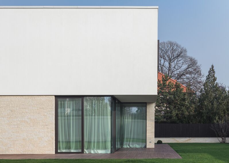 BriseSoleil 40 Osłony przeciwsłoneczne oraz CS 86-HI (c) Systemy anulowane - Private house K zlokalizowany wRumunia