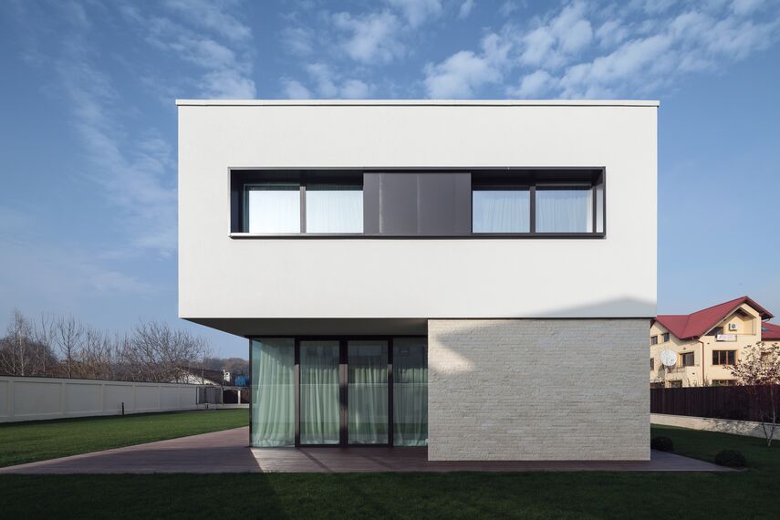 BriseSoleil 40 Osłony przeciwsłoneczne oraz CS 86-HI (c) Systemy anulowane - Private house K zlokalizowany wRumunia