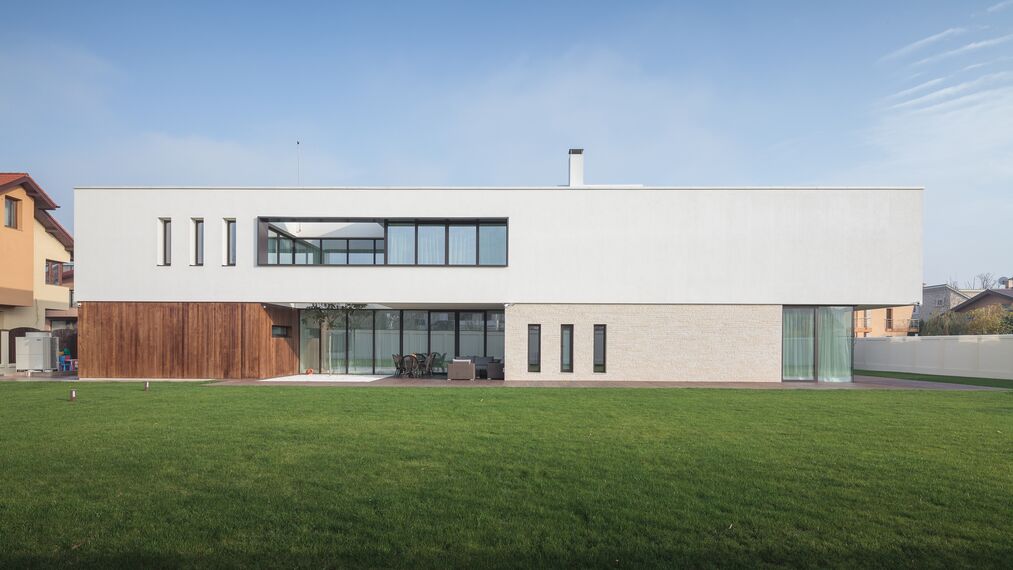 BriseSoleil 40 Osłony przeciwsłoneczne oraz CS 86-HI (c) Systemy anulowane - Private house K zlokalizowany wRumunia
