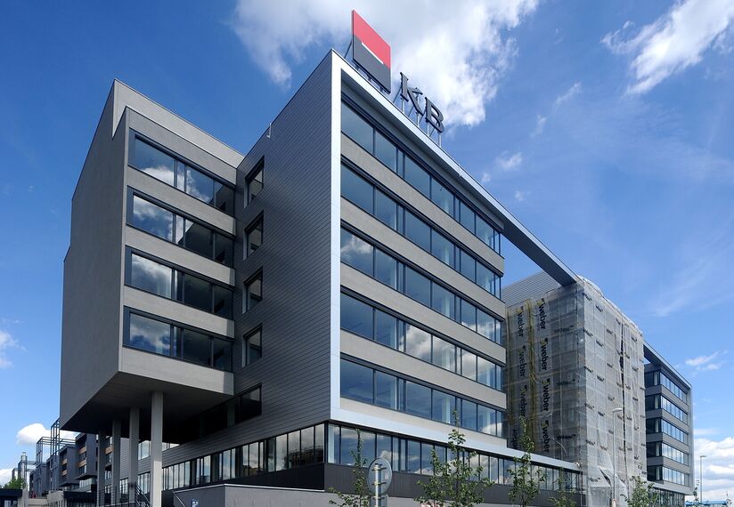 CS 86-HI (c) Systemy anulowane oraz ConceptWall 50 Ściany osłonowe aluminiowe - Západní mêsto (city west) Office Building zlokalizowany w Prague, Czechy