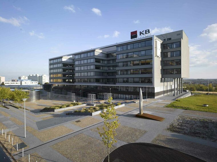 CS 86-HI (c) Systemy anulowane oraz ConceptWall 50 Ściany osłonowe aluminiowe - Západní mêsto (city west) Office Building zlokalizowany w Prague, Czechy
