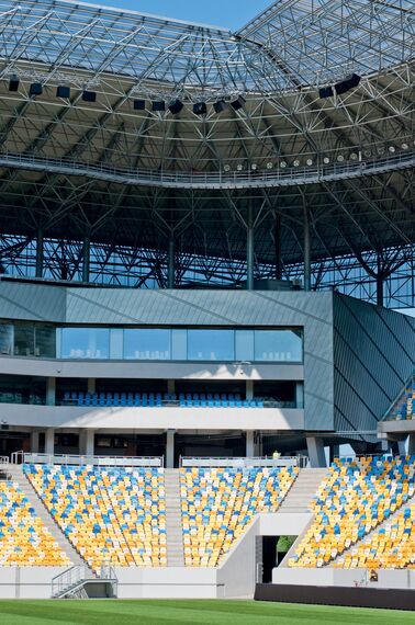 ConceptSystem 77 Drzwi aluminiowe, ConceptSystem 77 Okna aluminiowe oraz ConceptWall 50 Ściany osłonowe aluminiowe - Football stadium Football stadium Lviv zlokalizowany w Lviv, Ukraina