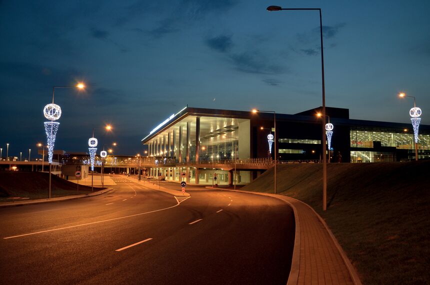 ConceptWall 50 Ściany osłonowe aluminiowe - Airport International Airport Prokofiev Donetsk zlokalizowany w Donetsk, Ukraina