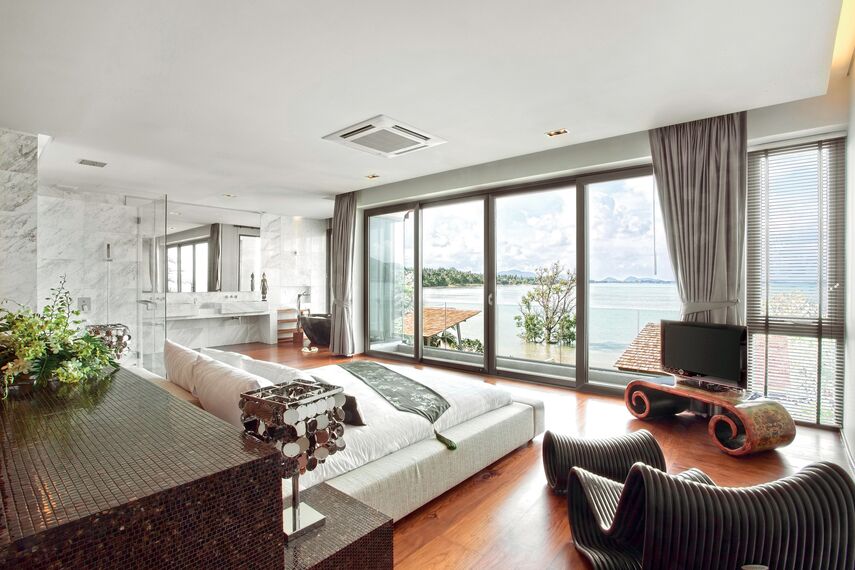 CP 96 Drzwi przesuwne aluminiowe, ConceptSystem 59Pa Drzwi aluminiowe oraz ConceptSystem 59Pa Okna aluminiowe - Villa Eva Beach Resort zlokalizowany w Phuket, Tajlandia