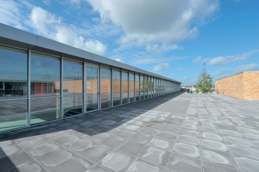 ConceptWall 50 Ściany osłonowe aluminiowe - School International School Almere zlokalizowany w Almere, Holandia