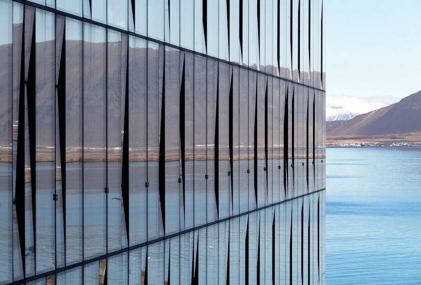 ConceptWall 86 Ściany osłonowe aluminiowe - Office building Höfdatorg zlokalizowany w Reykjavik, Islandia