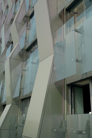 ConceptWall 60 Ściany osłonowe aluminiowe oraz CS 86-HI (c) Systemy anulowane - Apartmentcompleks Apartments Famagosta zlokalizowany w Milan, Włochy