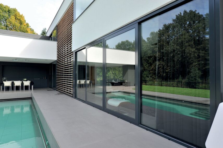 ConceptSystem 68 Drzwi aluminiowe oraz ConceptSystem 68 Okna aluminiowe - Villa Oisterwijk zlokalizowany w Oisterwijk, Holandia