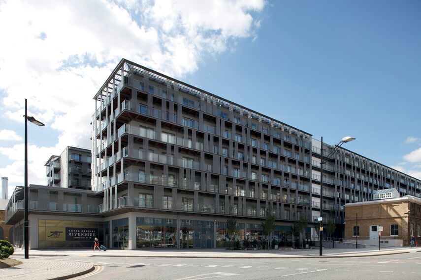 ConceptWall 50 Ściany osłonowe aluminiowe - Apartmentcompleks The Armouries zlokalizowany w London, Zjednoczone Królestwo
