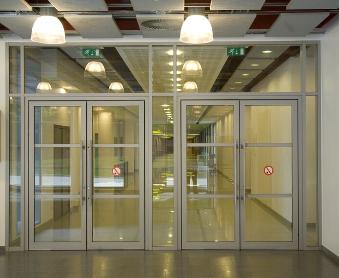 ConceptWall 50 Ściany osłonowe aluminiowe - Research/Engineering centre Laboratorium St Luc zlokalizowany w Brussels, België