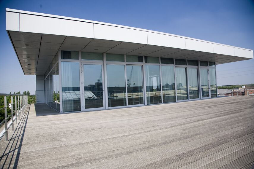 BriseSoleil 100 Osłony przeciwsłoneczne oraz ConceptWall 50 Ściany osłonowe aluminiowe - Office building MSC zlokalizowany w Antwerp, België