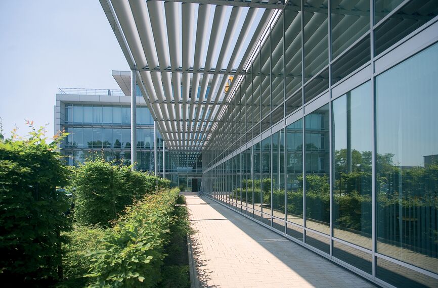 BriseSoleil 100 Osłony przeciwsłoneczne oraz ConceptWall 50 Ściany osłonowe aluminiowe - Office building MSC zlokalizowany w Antwerp, België