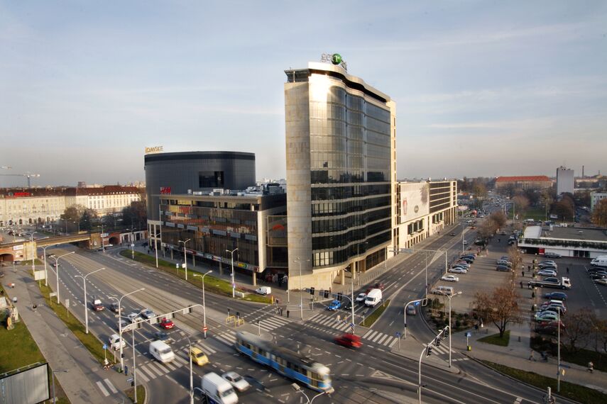 BriseSoleil 100 Osłony przeciwsłoneczne oraz ConceptWall 50 Ściany osłonowe aluminiowe - Office building Arkady Wrocławskie zlokalizowany w Wrocław, Polska