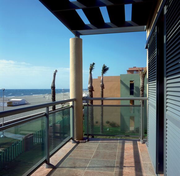 ConceptWall 50 Ściany osłonowe aluminiowe, ThermoRoof 200 Ogrody zimowe oraz RB 10 Systemy uzupełniające - Hotel Portobello zlokalizowany w Roquetas de Mar (Almeria), Hiszpania