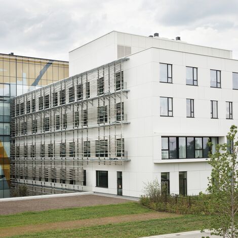 ConceptSystem 77 Okna aluminiowe, BriseSoleil 100 Osłony przeciwsłoneczne oraz CS 77 Fire Proof Okna aluminiowe - AZ Sint Maarten zlokalizowany w Mechelen, België