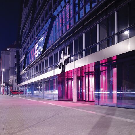 CS 86-HI (c) Systemy anulowane oraz ConceptWall 50 Ściany osłonowe aluminiowe - Office building ArtGen zlokalizowany w Prague, Czechy